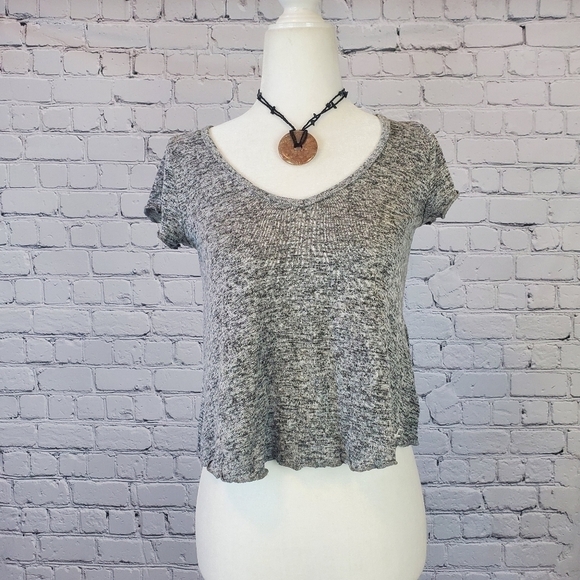 HOLLISTER Vee Neck Crop Top Grey sz. XS - Picture 3 of 9